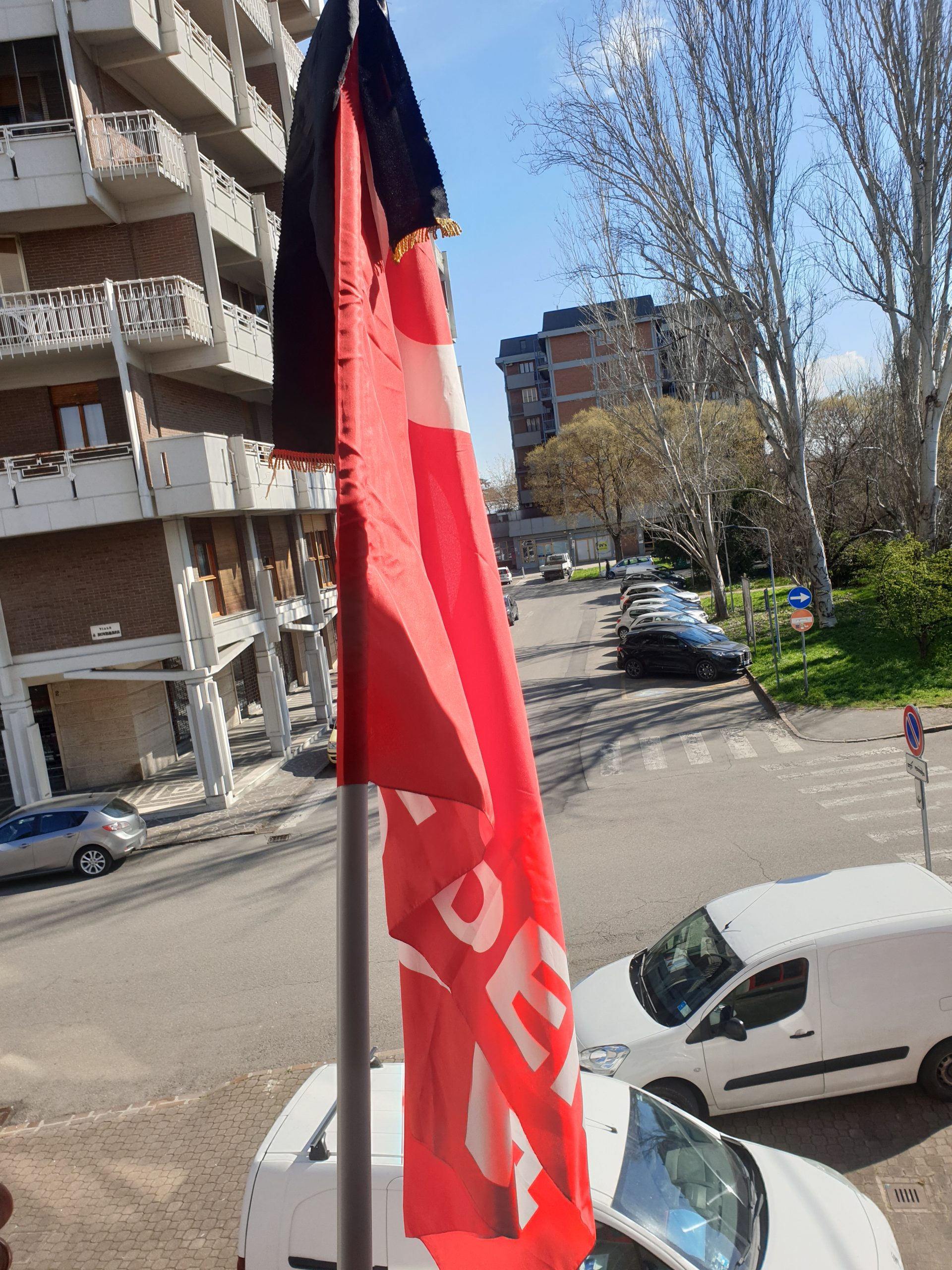 bandiera Cgil listata a Lutto, 18.3.21